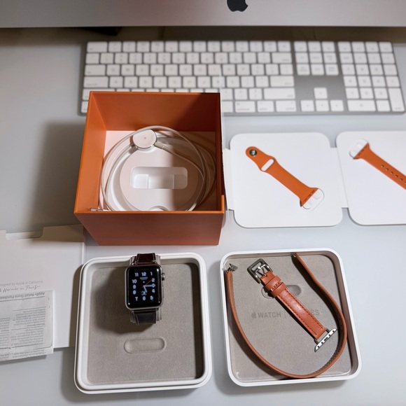 Hermès Apple Watch Series 2 - Picture 2 of 11